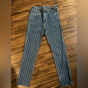 Women’s Abercrombie & Fitch Simone High Rise Ankle Jean NWT- Size 4R/ w 27